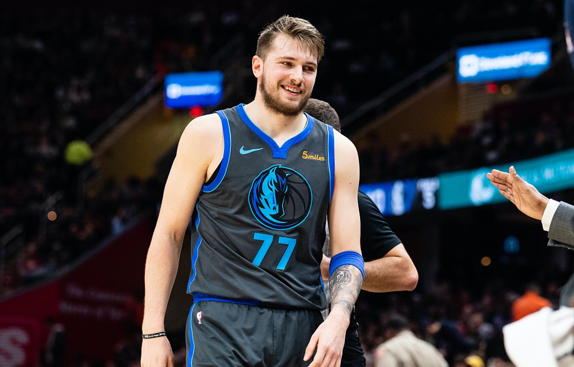 游泳春锦赛：张雨霏100蝶第2晋级，叶诗文100蛙第1晋级决赛.