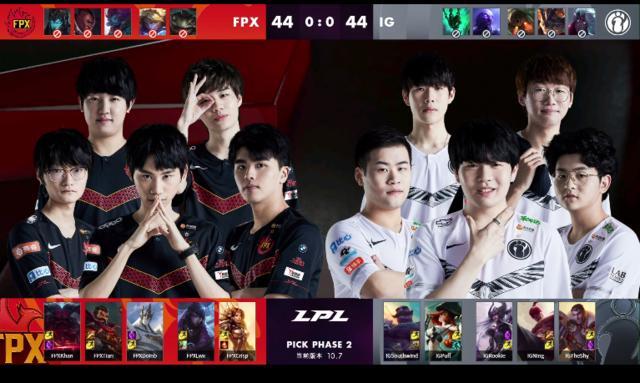 开了个寂寞！维尔茨任意球机会想吊入禁区，直接一脚踢出底线