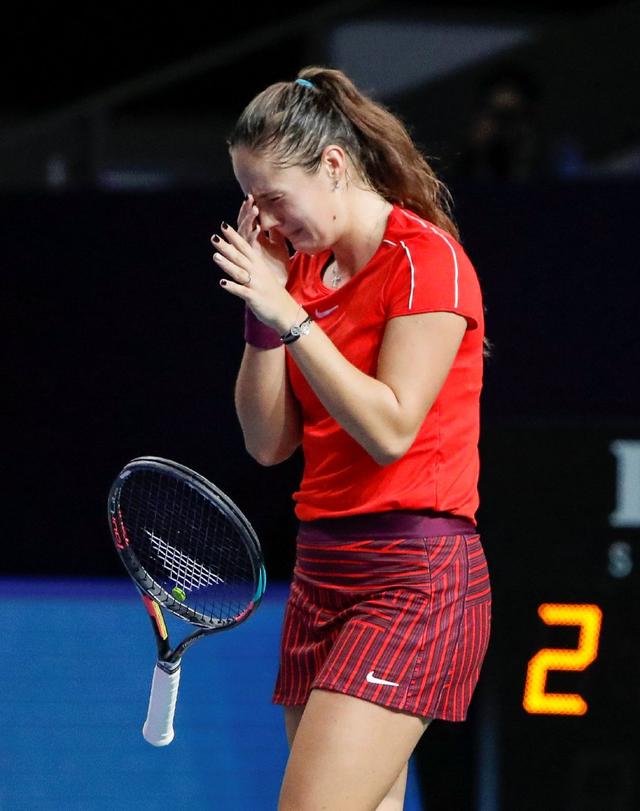 111-103！湖人逆转鹈鹕迎三连胜，詹姆斯30+8+8创纪录